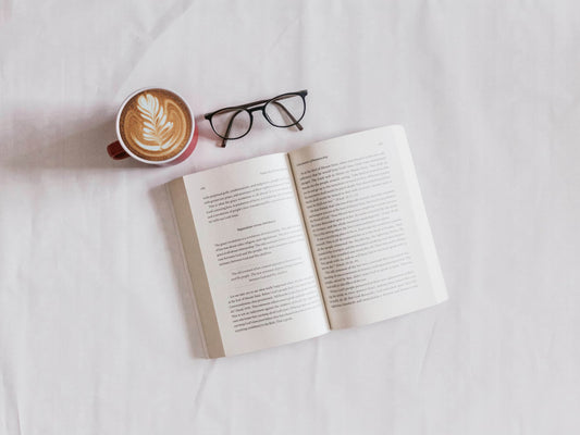 Découvrez l'univers des box livres personnalisées - Booksterious